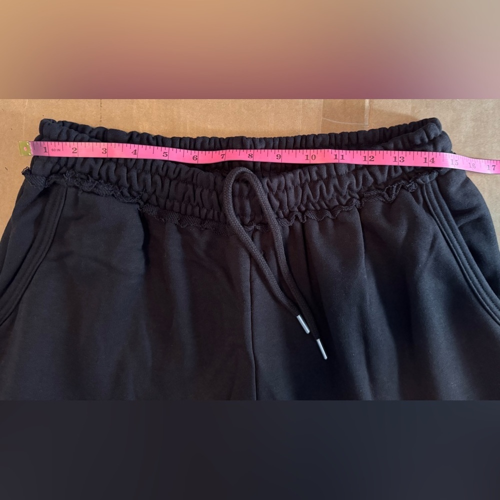 BoohooMAN Extreme Wide Leg Raw Edge Loopback Jogger Black - Picture 7 of 11